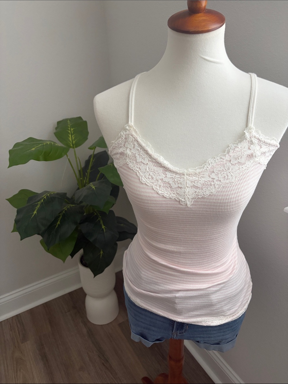 Hollister Lace-Trim Ribbed Cami in Pale Pink